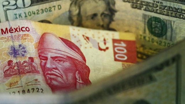 Reuters-pesos-dolares-e1493242739400-640x360